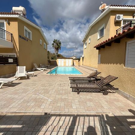 Apartment In Residential Complex With Pool Klorakas Exterior foto